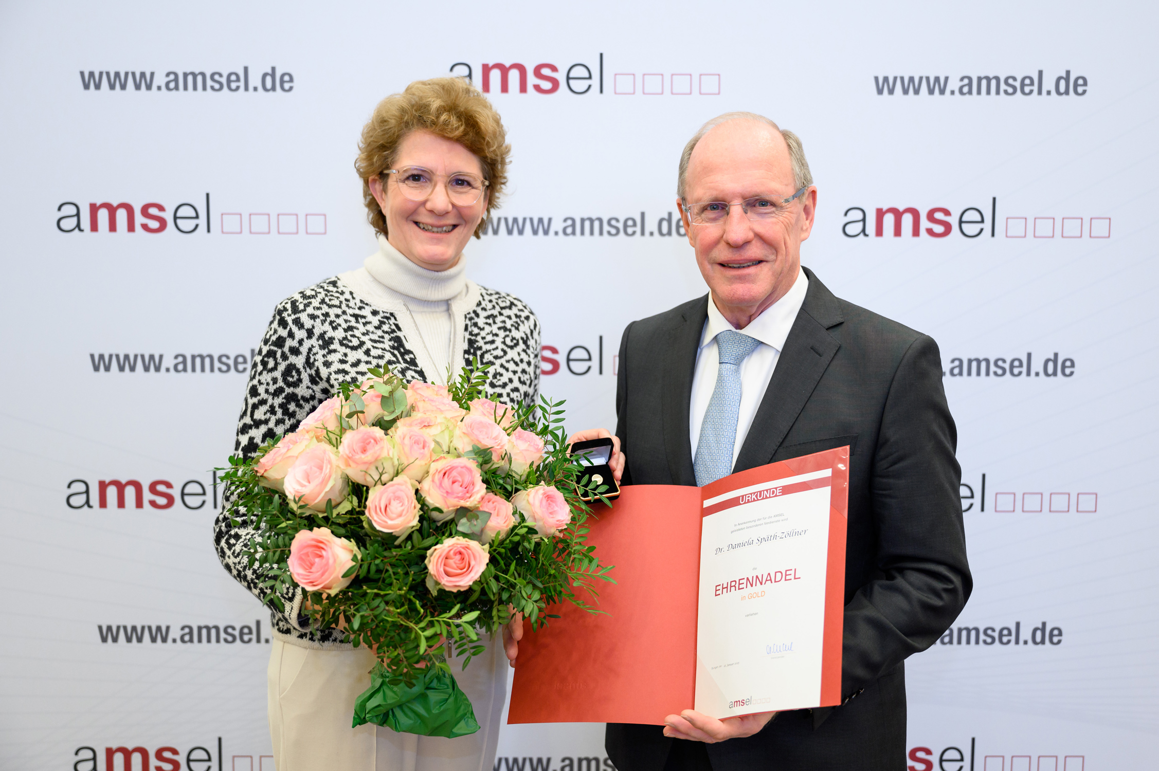 Goldene Ehrennadel der AMSEL für Dr. Daniela Späth-Zöllner